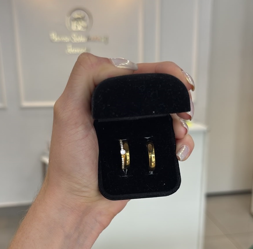 Par aliança abaulada anatômica 4mm banhadas a ouro 18k garantia vitalícia